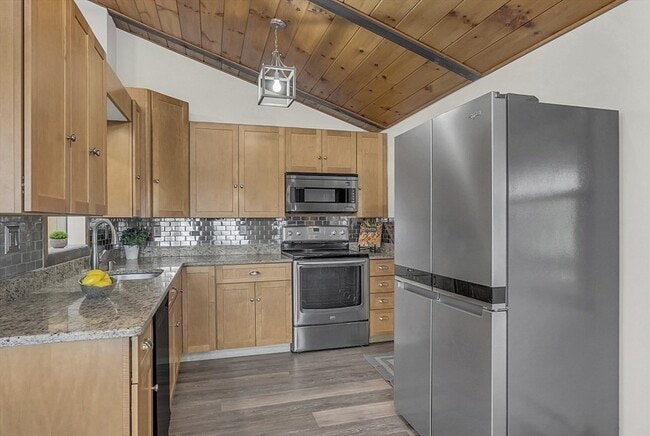 Building Photo - 23 Laurie Ln