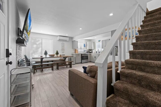 Building Photo - 23012 Strauch Dr