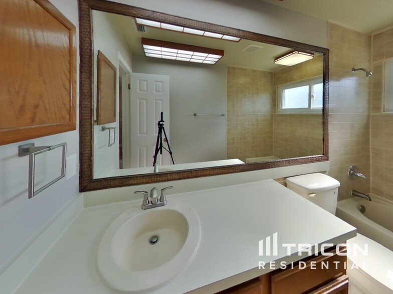 Building Photo - 2609 Crestfield Dr