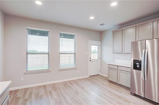 Building Photo - 309 Unforgiven Ln