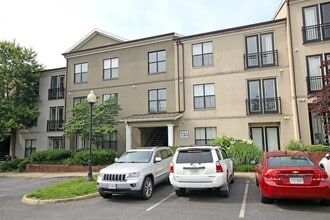 Building Photo - Pet-Friendly 1BR Condo in Walker Square – Walk to UVA Medical Center