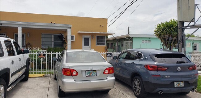 Building Photo - 2114 Biarritz Dr