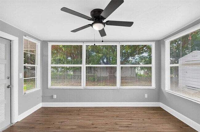 Building Photo - 8905 Tropical Palm Way