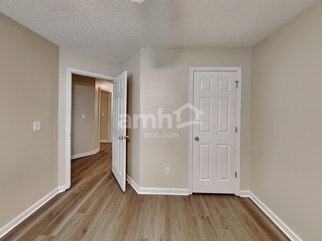 Building Photo - 4440 Grove Dr NW
