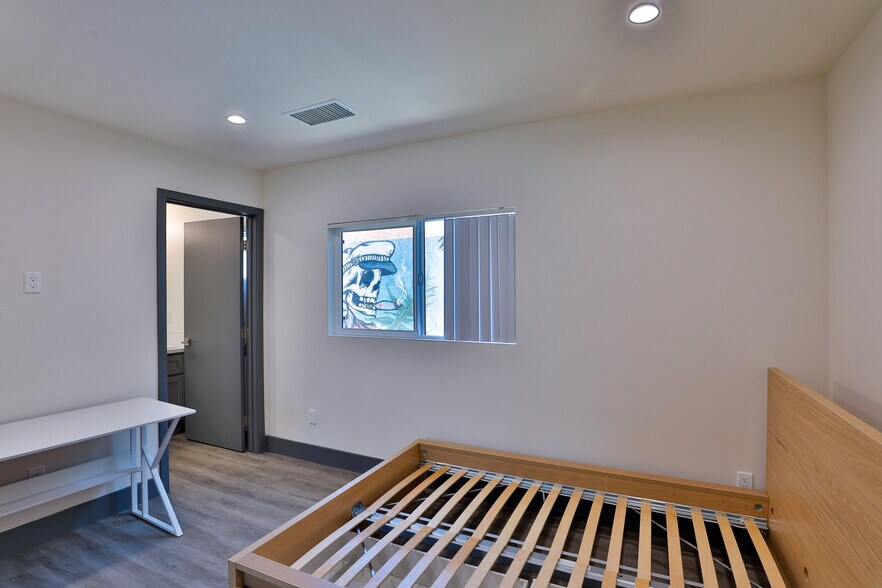 Building Photo - 2811 Menlo Ave