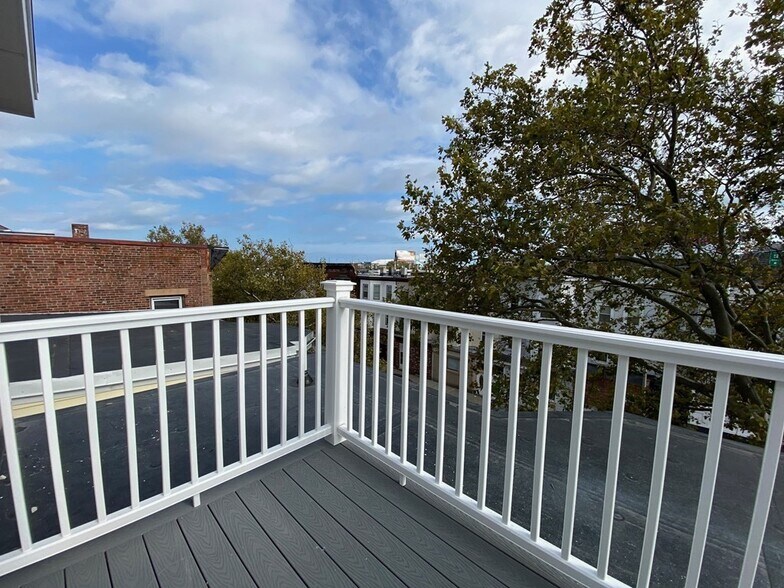 Building Photo - 134 Chelsea St