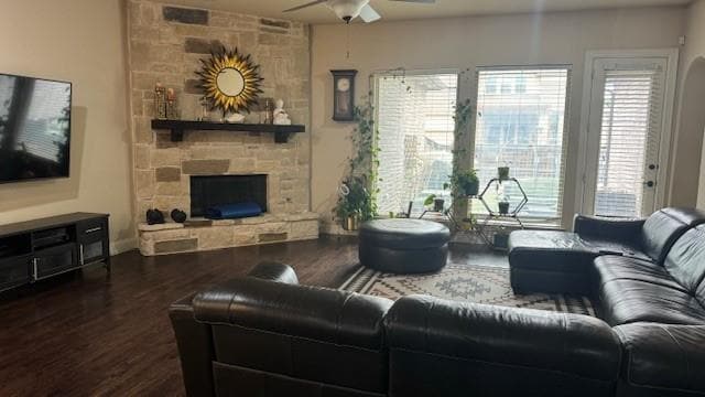 Building Photo - 7495 Perry Dr