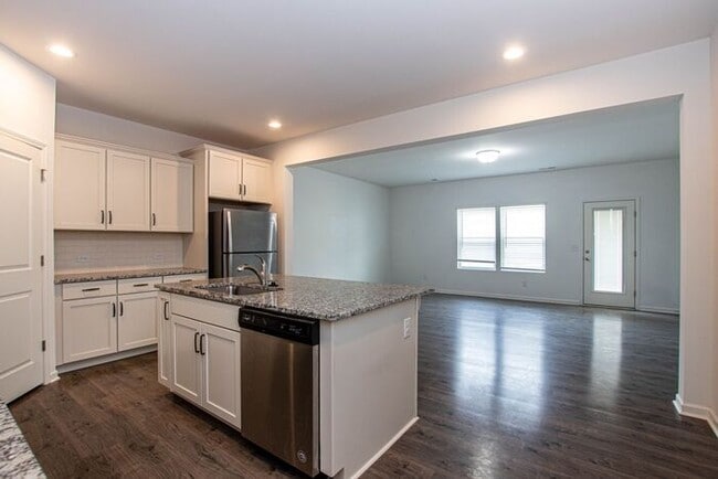 Building Photo - BEAUTIFUL 3 Bedroom Townhome Bonterra Village- Pre Leasing June Move In