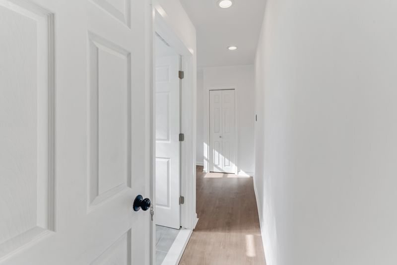 Building Photo - 308 W Queen Ln