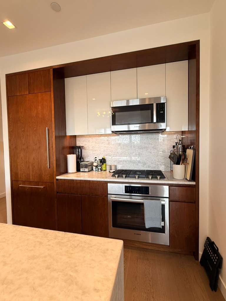 Building Photo - 75 Park Ln S