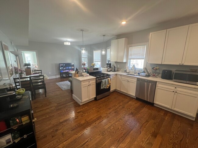 Building Photo - 337 Highland Ave