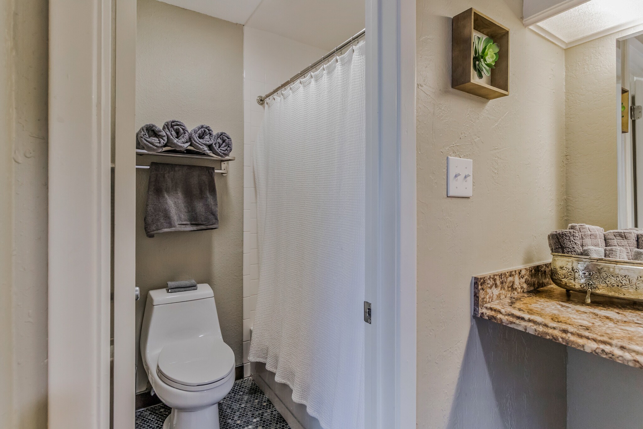 Building Photo - 2008 Jones Rd