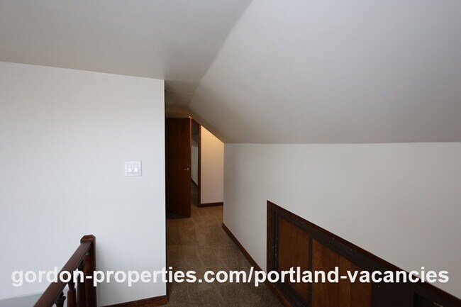 Building Photo - NE 94th Ave - Vintage Montavilla 2 bedroom house