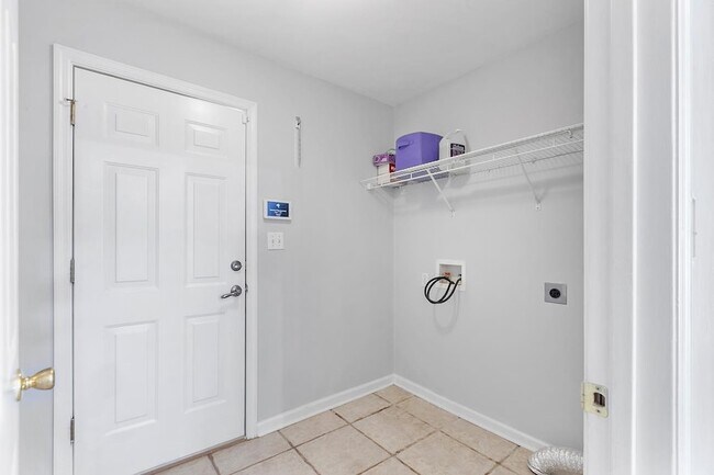 Building Photo - 2521 Heathrow Dr
