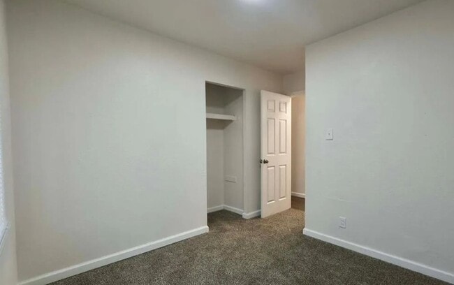 Building Photo - 804 St Thomas Ln