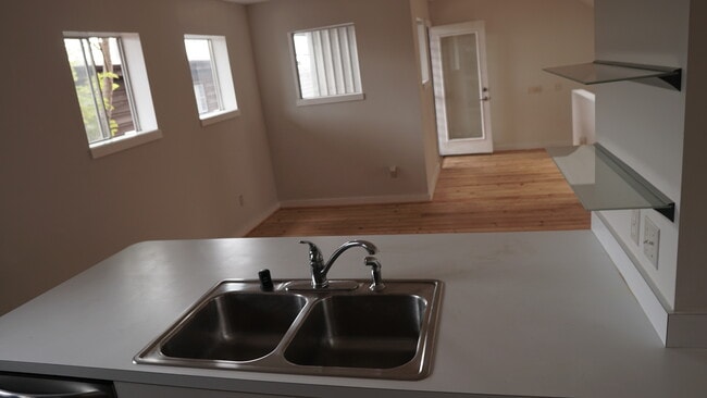 Building Photo - 2909 Albany St