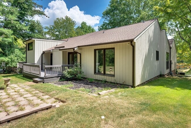 Building Photo - 5116 Prince Phillip Cove
