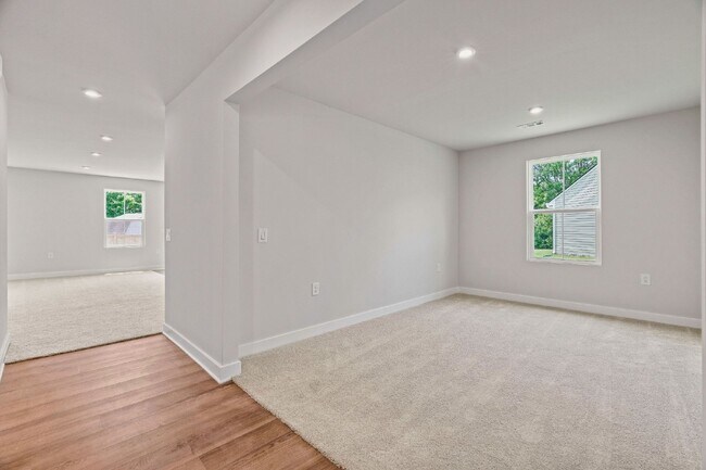 Building Photo - Beautiful White House Home | Granite Counters, Gas Range & One-Level Living