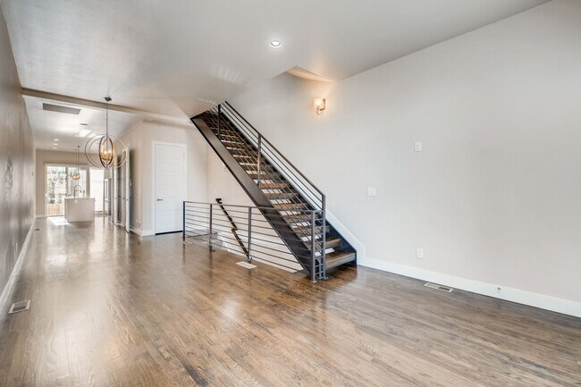 Building Photo - High Street Townhomes 3 bedroom unit with ...