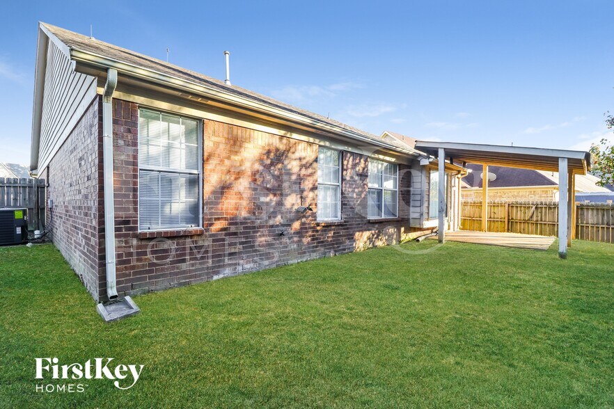 Building Photo - 1411 Carlton Ridge Dr