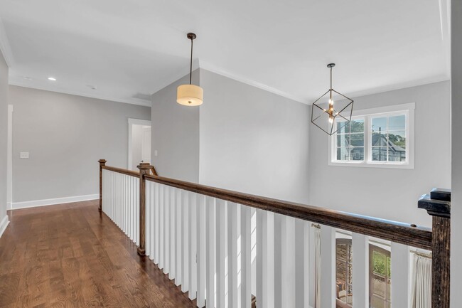 Building Photo - Stunning 5BE/4.5BA in the heart of Green H...