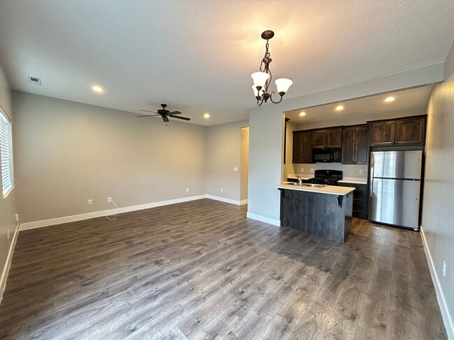 Building Photo - Meadow Crest Home!!!!