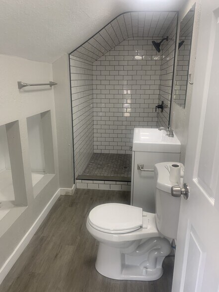 Building Photo - 84 Vine St