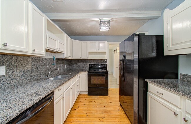 Building Photo - 15510 Cypress Garden Dr