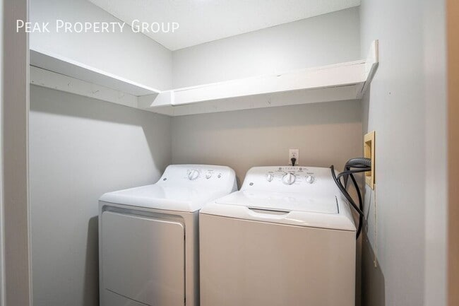 Building Photo - 3190 Griggsview Ct