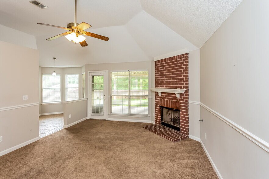 Building Photo - 7141 Creekside Dr