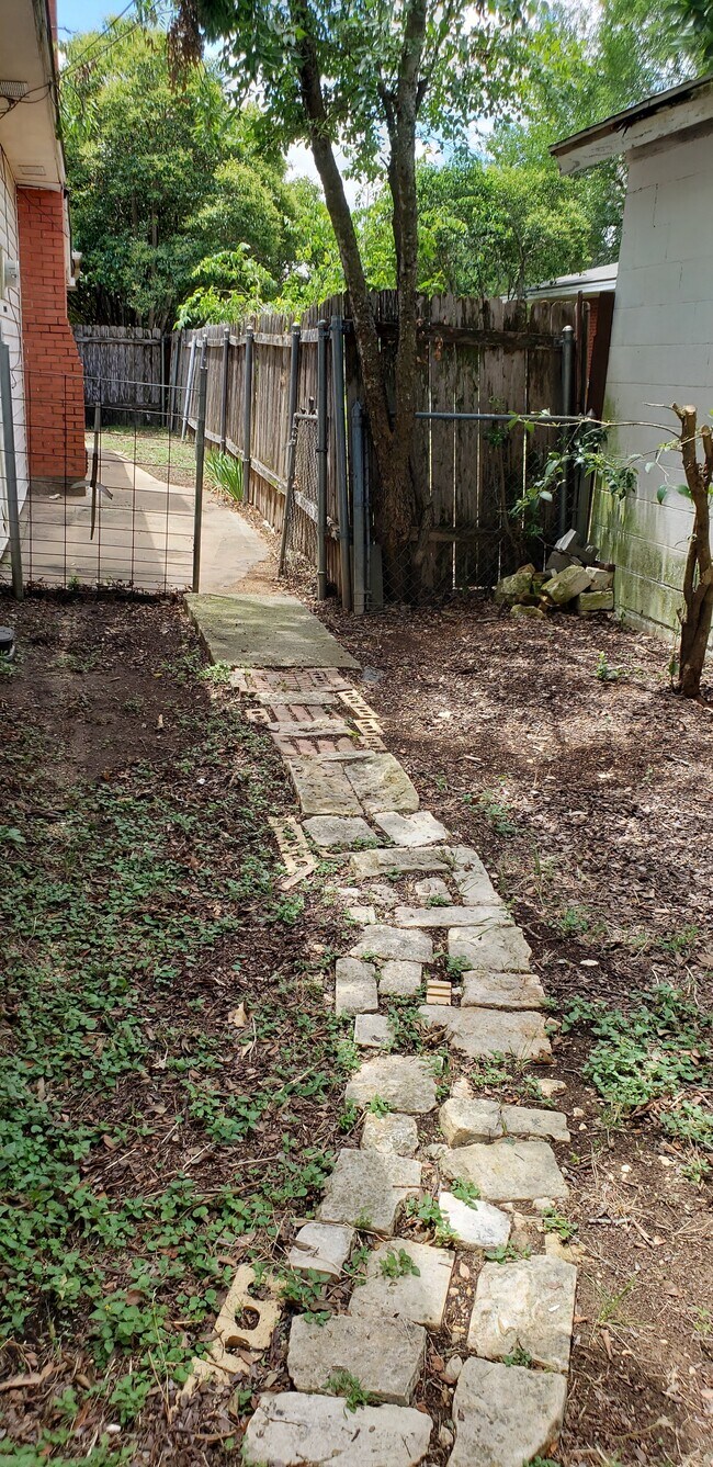 Building Photo - 1311 Patricia Dr