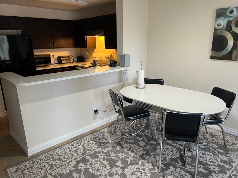 Building Photo - 8889 Caminito Plaza Centro