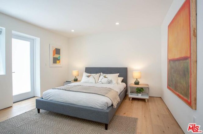 Building Photo - 3756 Brilliant Dr