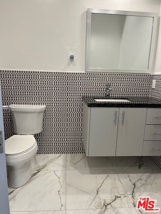 Building Photo - 1445 S Fairfax Ave