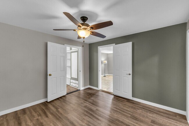 Building Photo - Beautiful and Bright 2 Bedroom 1 Bathroom Home in Murray!!