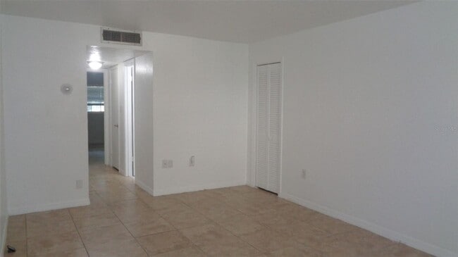 Building Photo - 2 Bedroom 2 Bath