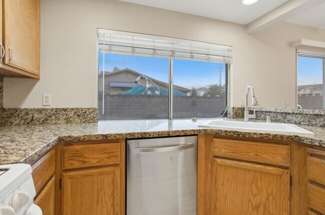 Building Photo - Beautiful 4 Bedroom Home with a Pool in Whitney Ranch!