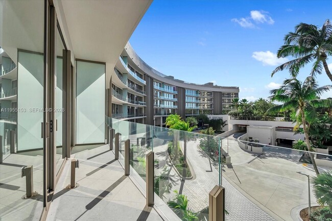 Building Photo - 5 Grove Isle Dr