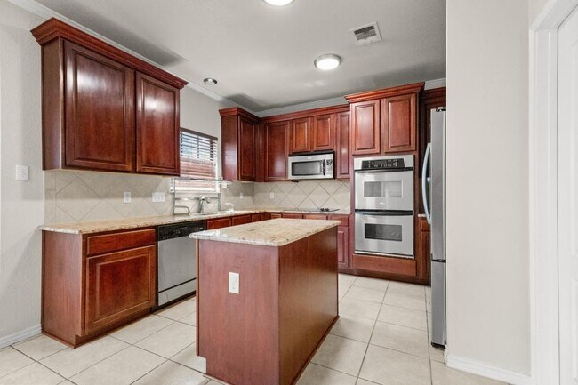 Building Photo - 2802 Scottsdale Dr