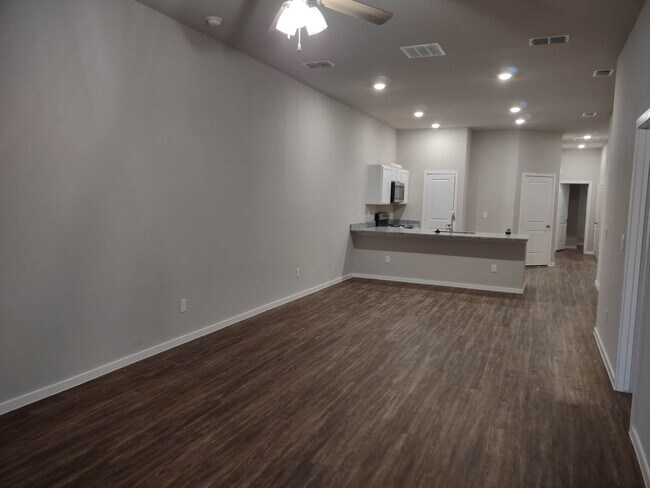 Building Photo - 2121 N Jayton Ave