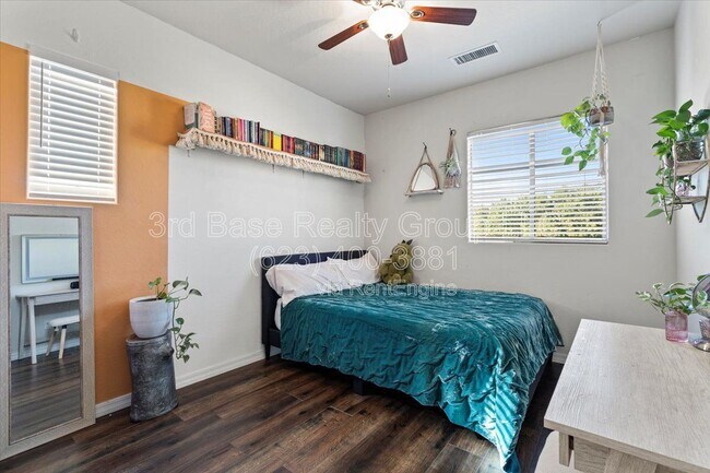 Building Photo - 21072 W Maiden Ln