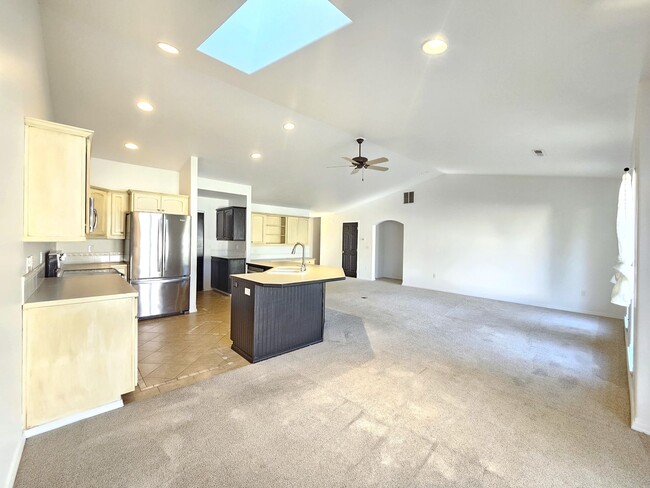 Building Photo - $1,995 - 2 Bed / 2 Bath Beautiful House in...