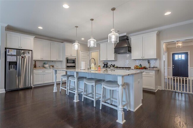 Building Photo - 357 Sydney Dr S