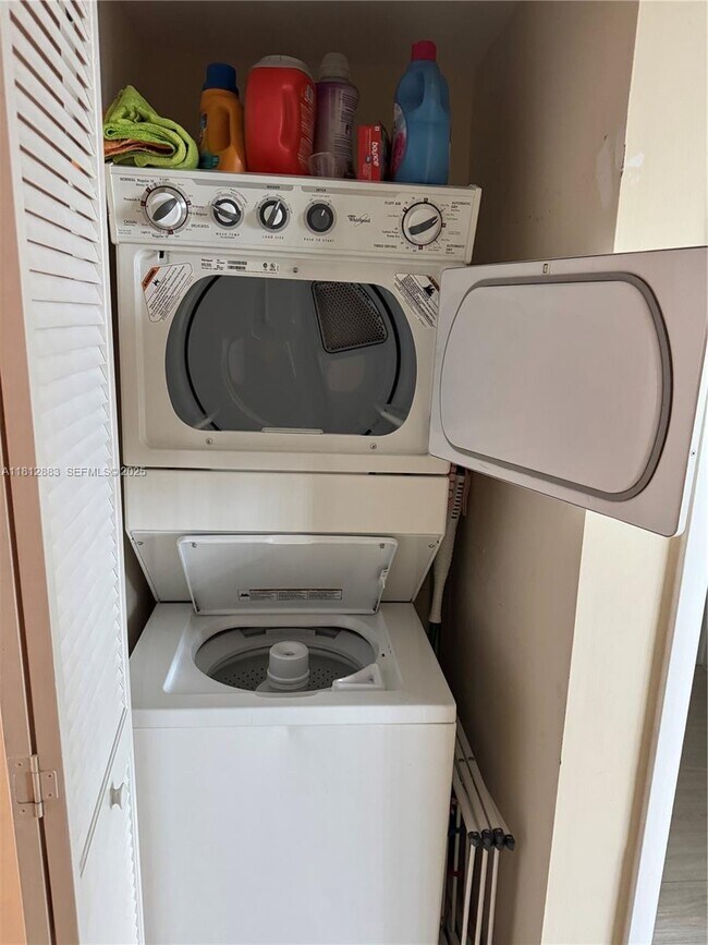 Building Photo - 2641 N Flamingo Rd