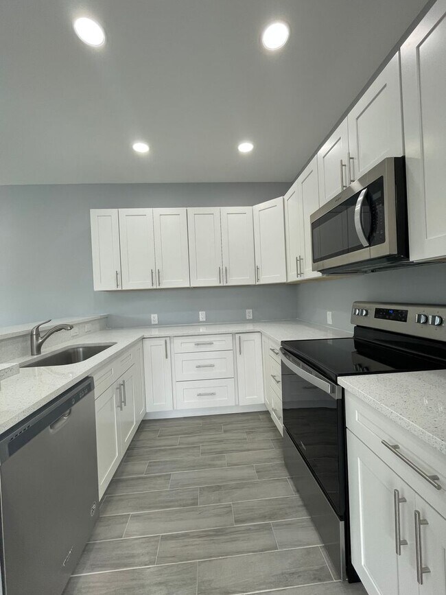 Building Photo - Emerick 205
