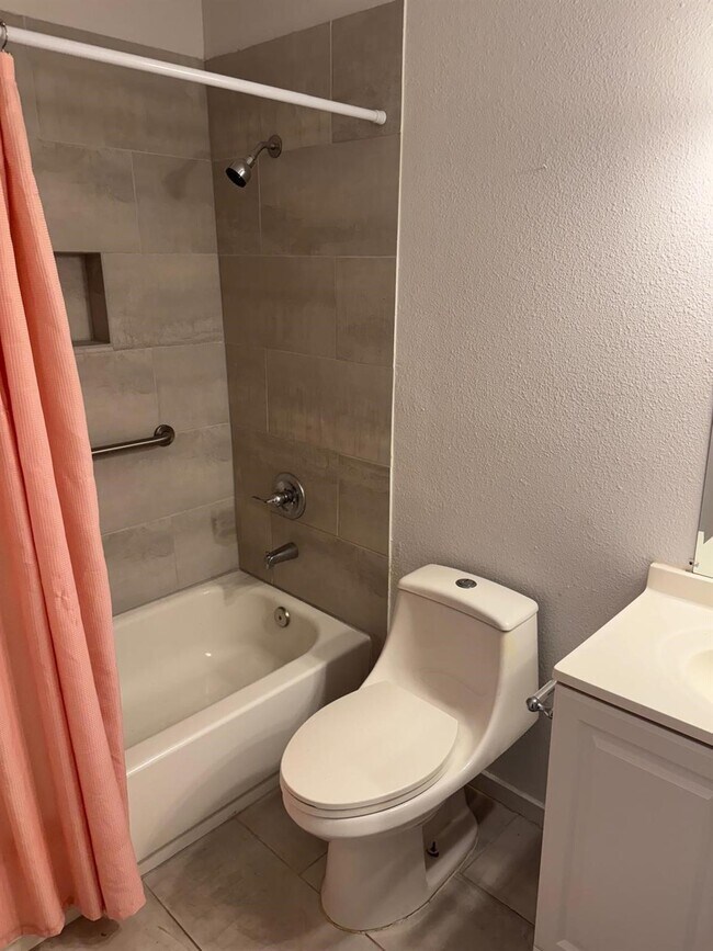 Building Photo - 10603 S Wilcrest Dr