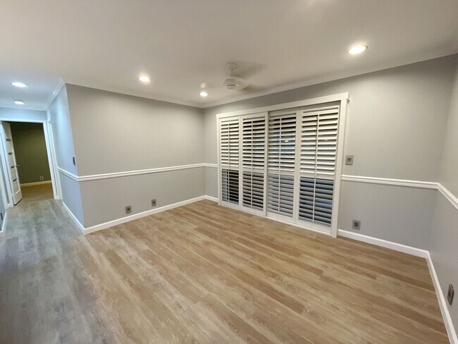 Building Photo - Waipio Gentry 2 bed, 1 bath, 2 parking wit...