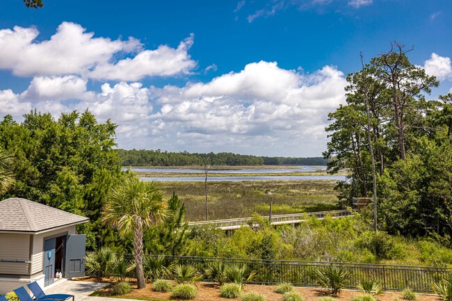 Building Photo - Coastal living right in the middle of Ocea...