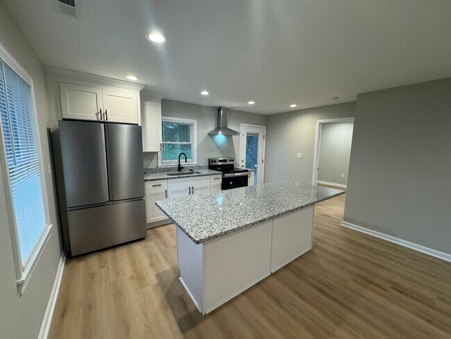 Building Photo - 4 Bed, 2.5 Bath with Park Access in the perfect location in Nicholasville! Stainless Steel Applia...