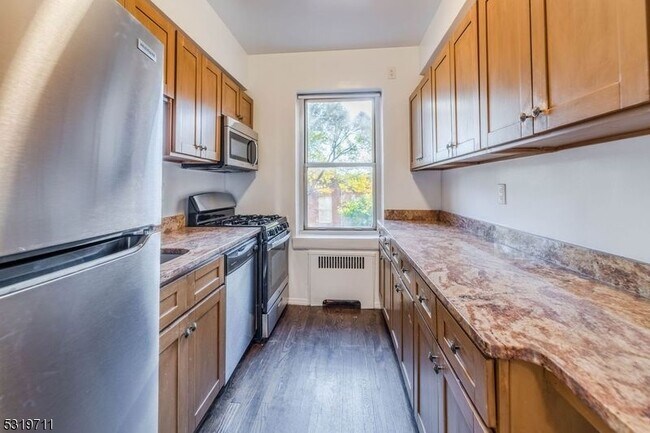 Primary Photo - 10 N Ridgewood Rd